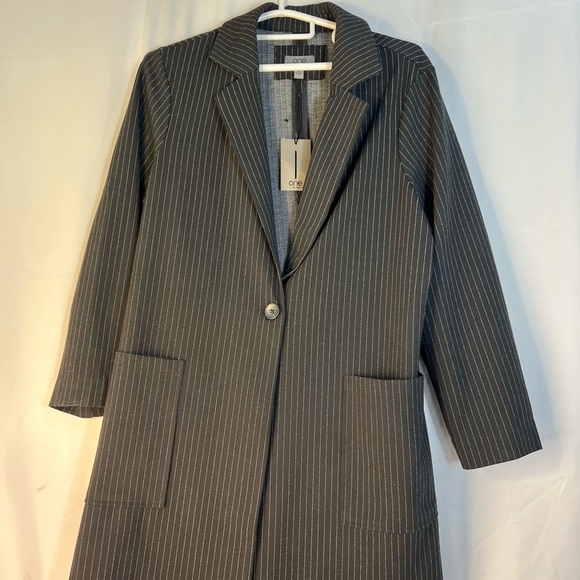 One by Chapter One Women’s Black Pinstrip Long Blazer - Picture 2 of 15